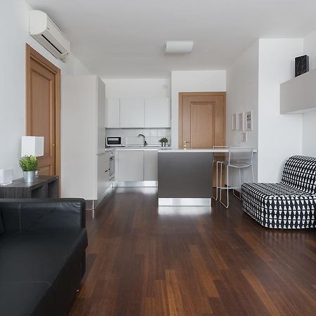 Mila Apartments Navigli Милано Екстериор снимка